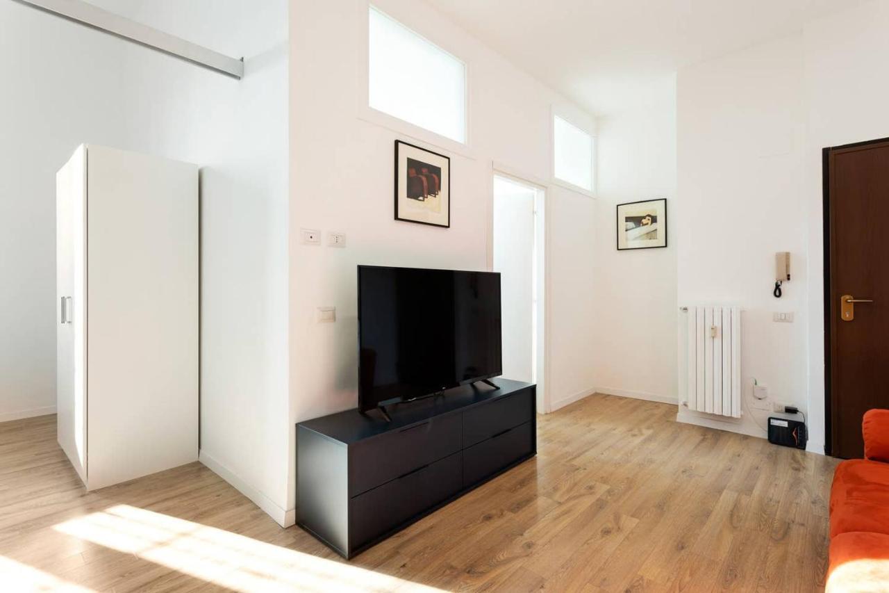 Spacious Flat Close To Fondazione Prada & Metro Milan Luaran gambar